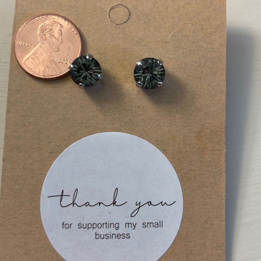 Sabika black Manhattan stud earrings, good condition, Australian crystal - Picture 4 of 4